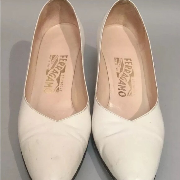 Salvatore Ferragamo Women’s Vintage White Leather Classic Pumps - Picture 9 of 9